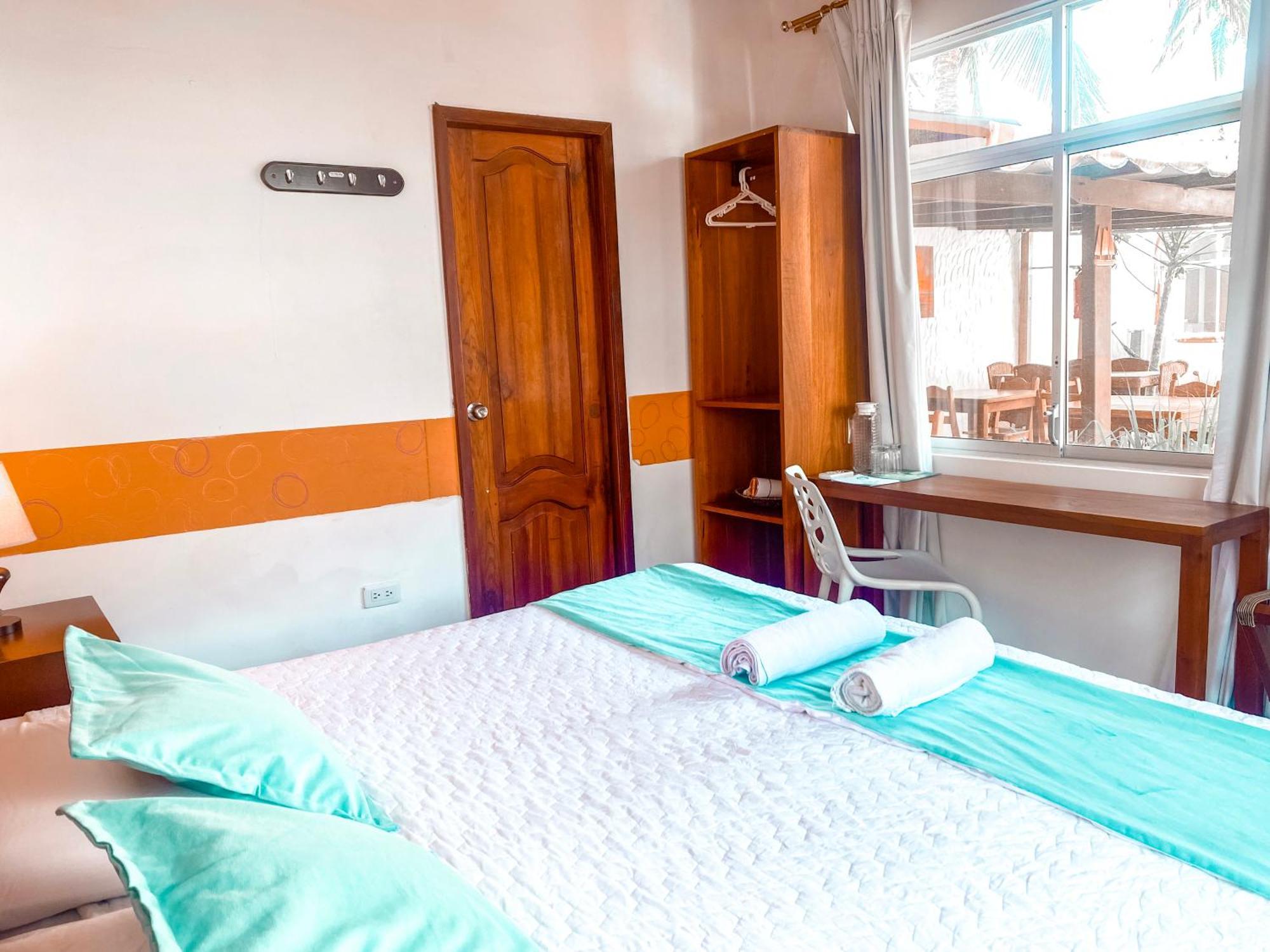 Hotel Coral Blanco With High Speed Internet Starlink And Galapagos Tour Operator Пуерто Виламил Екстериор снимка
