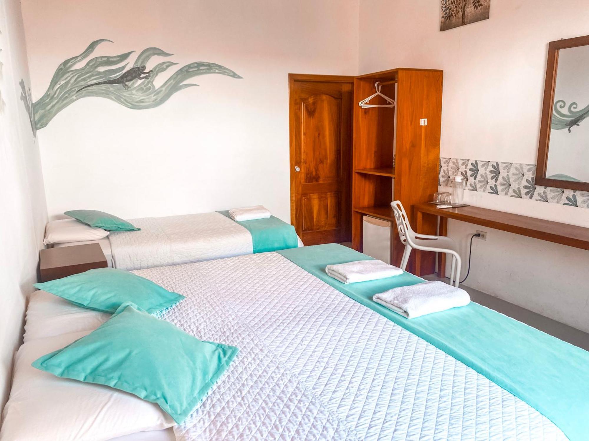Hotel Coral Blanco With High Speed Internet Starlink And Galapagos Tour Operator Пуерто Виламил Екстериор снимка